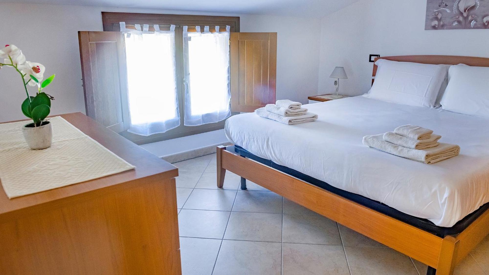 Casa Vacanze Ammentos Olmedo Bagian luar foto