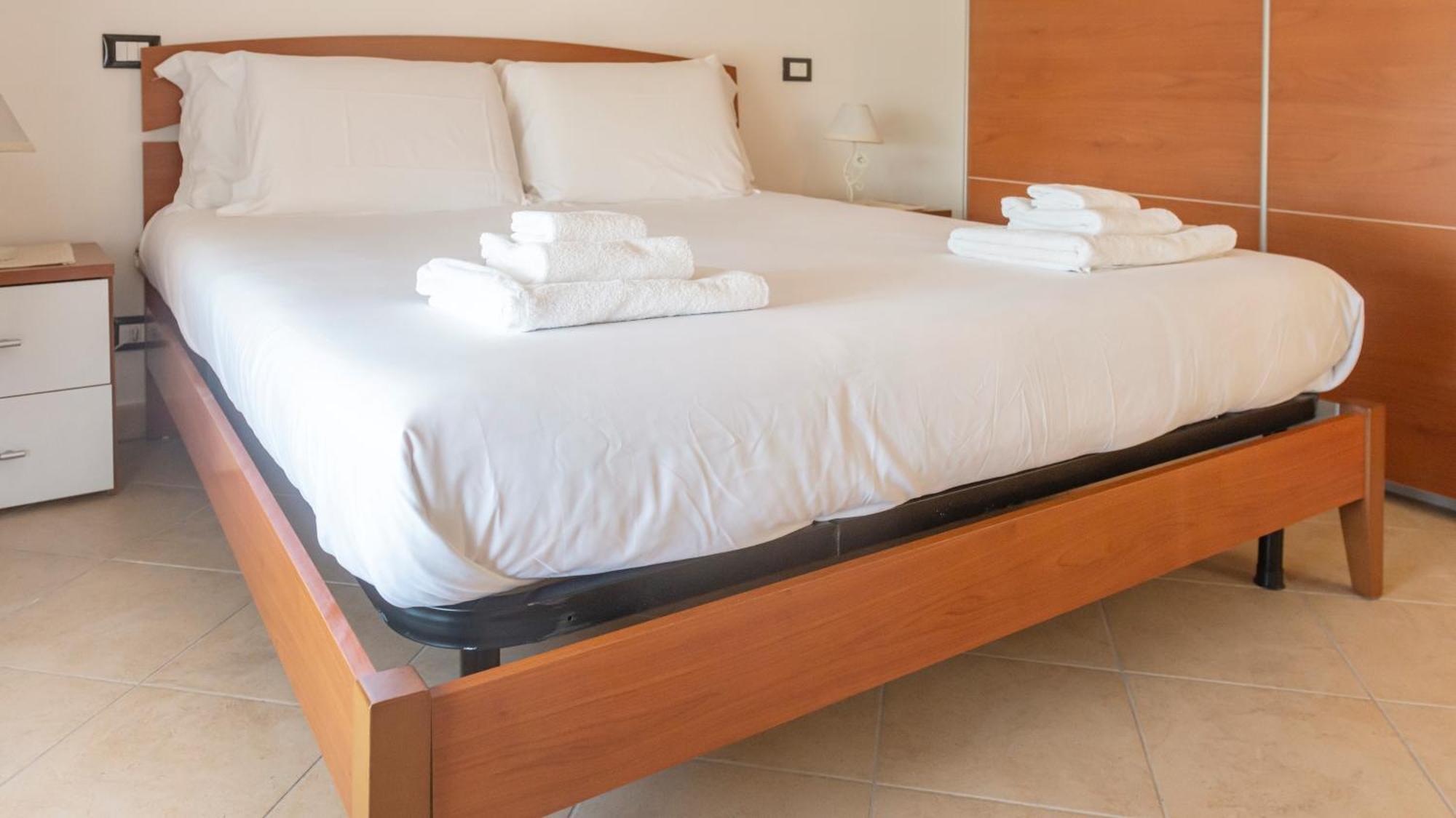Casa Vacanze Ammentos Olmedo Bagian luar foto
